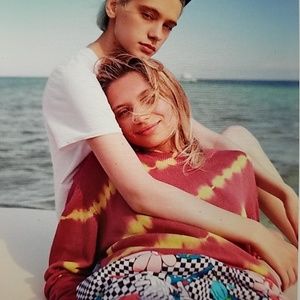 UO 1 left ! Taylor Tie Dye pullover sweater